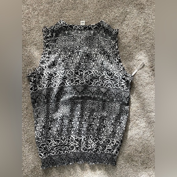 White House Black Market Black and White Patterned Blouse - Picture 6 of 10